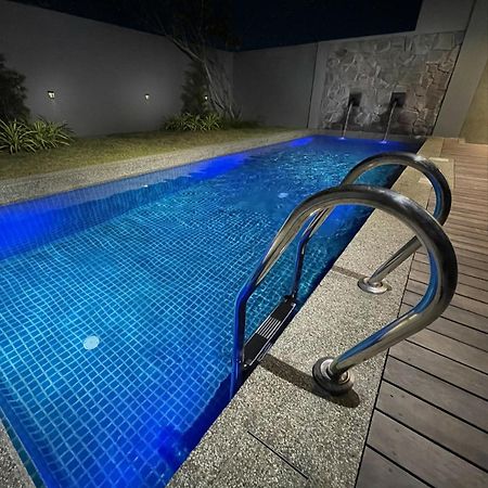 La Villa Langkawi - Private Pool Pantai Cenang Szoba fotó